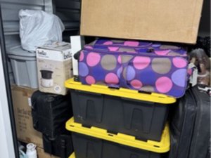 10 x 10 storage unit in Santa Clarita, CA