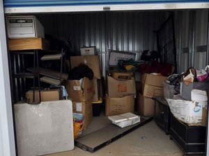 10 x 10 storage unit in Victorville, CA