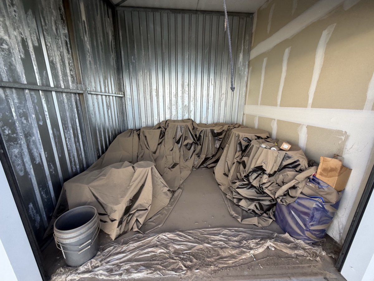 10 x 10 storage unit in Victorville, CA