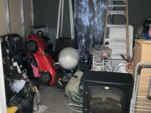 10 x 10 storage unit in Pacoima, CA