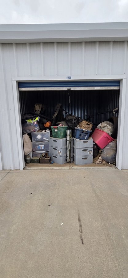 10 x 10 storage unit in Victorville, CA