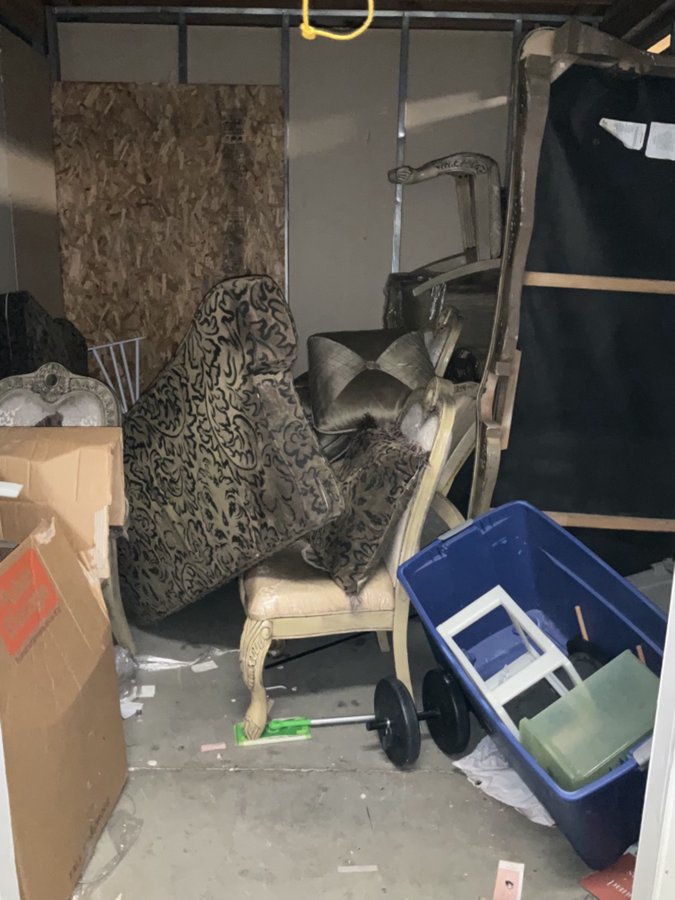 10 x 10 storage unit in Pacoima, CA