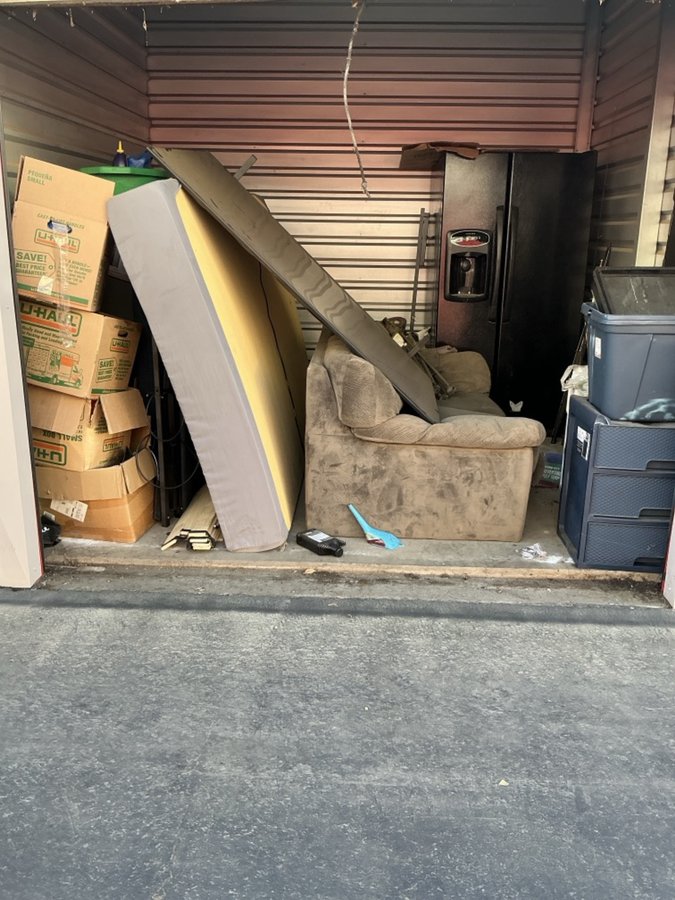 10 x 10 storage unit in Lodi, CA