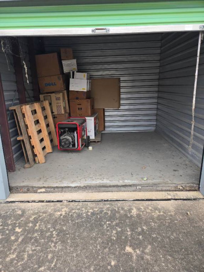 10 x 10 storage unit in Houston, TX