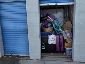 10 x 10 storage unit in Victorville, CA