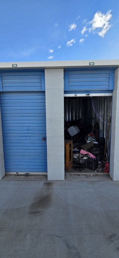 10 x 15 storage unit in Victorville, CA