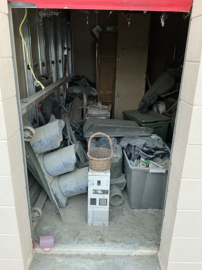 10 x 15 storage unit in Palmdale, CA