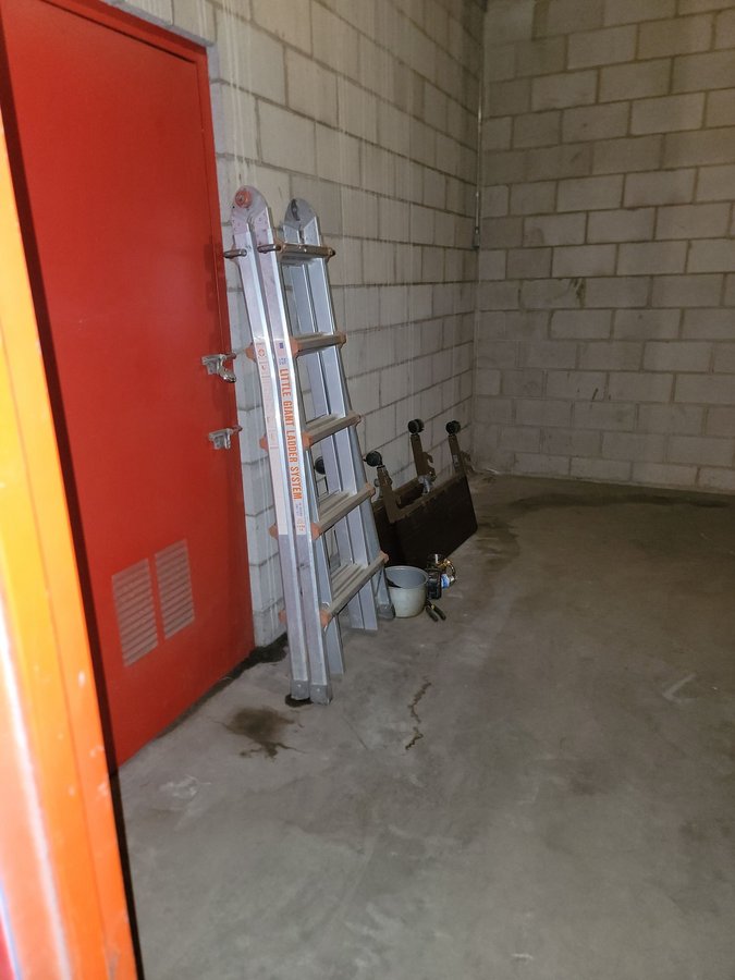 10 x 15 storage unit in Bakersfield, CA