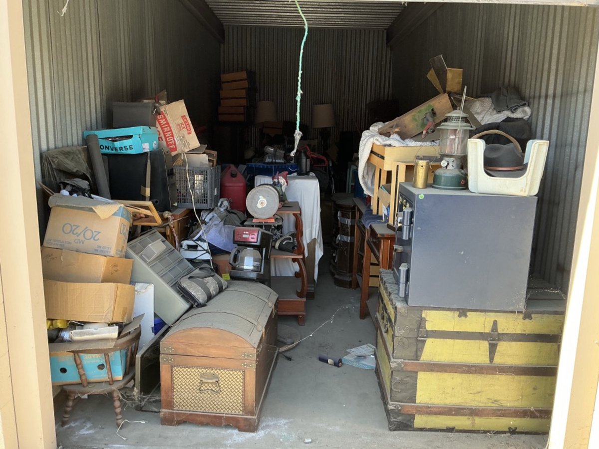 9 x 18 storage unit in Bakersfield, CA