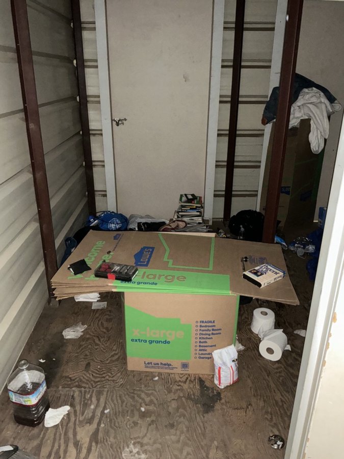 10 x 10 storage unit in Palmdale, CA