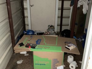 10 x 10 storage unit in Palmdale, CA