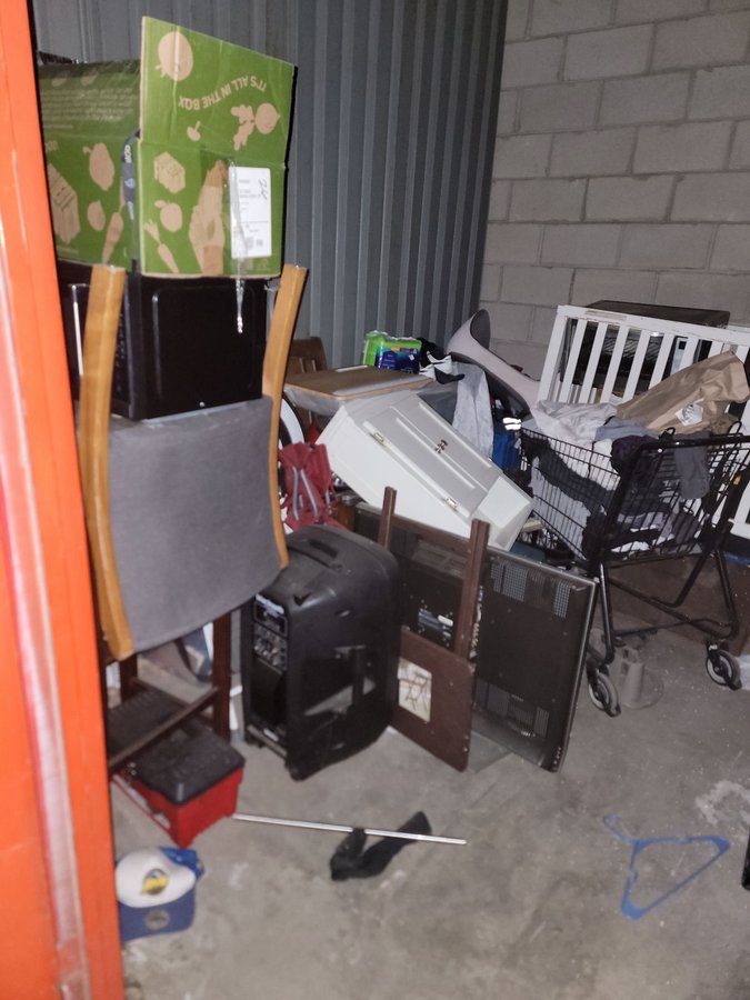 10 x 10 storage unit in Bakersfield, CA