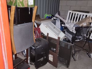 10 x 10 storage unit in Bakersfield, CA
