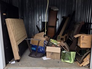 10 x 10 storage unit in Victorville, CA