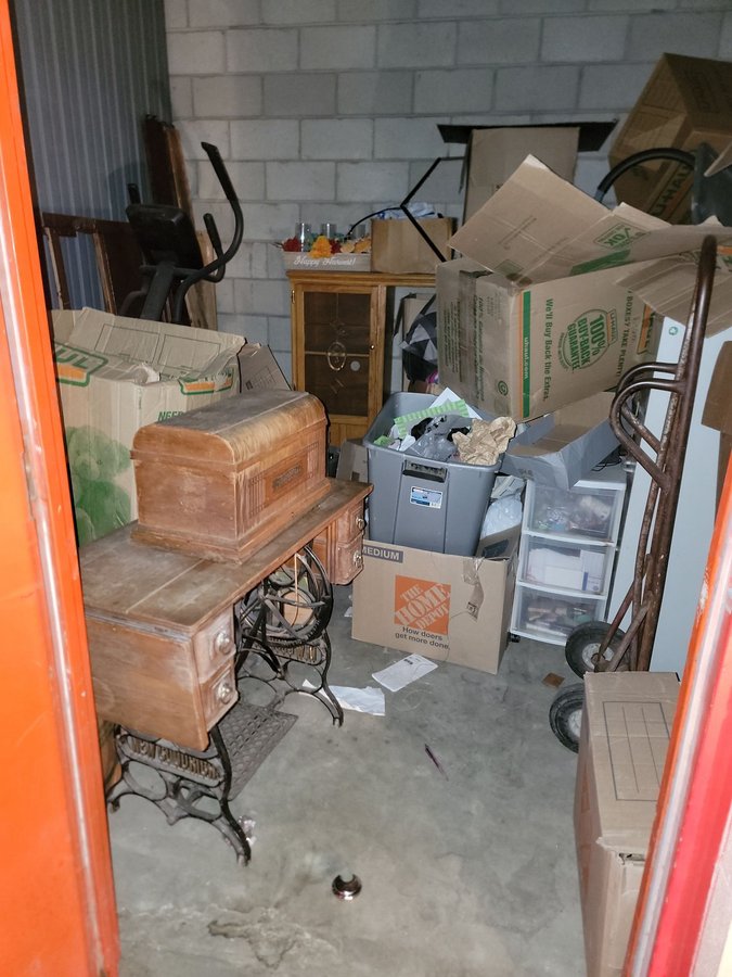 10 x 10 storage unit in Bakersfield, CA
