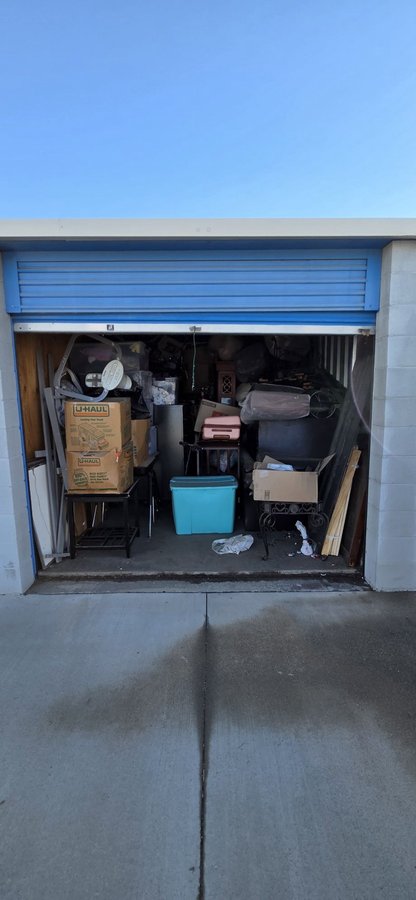10 x 18 storage unit in Victorville, CA