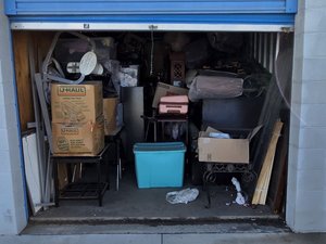 10 x 18 storage unit in Victorville, CA