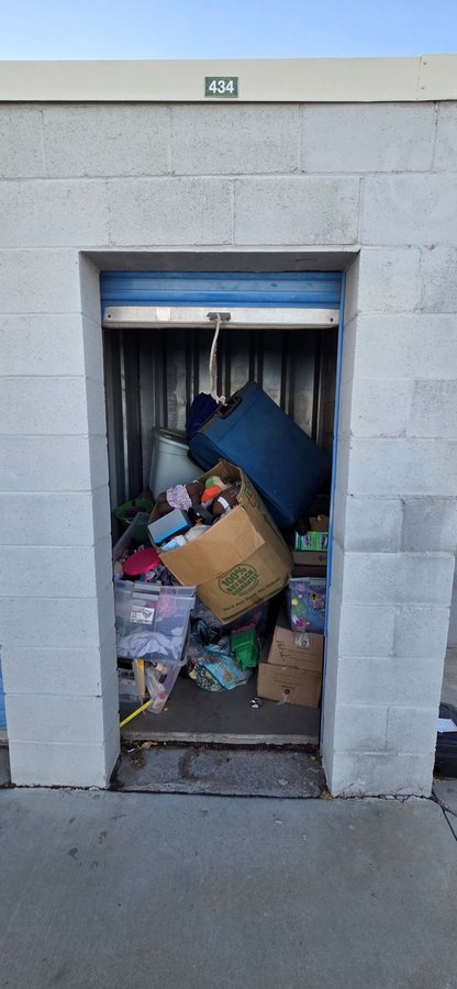 5 x 5 storage unit in Victorville, CA