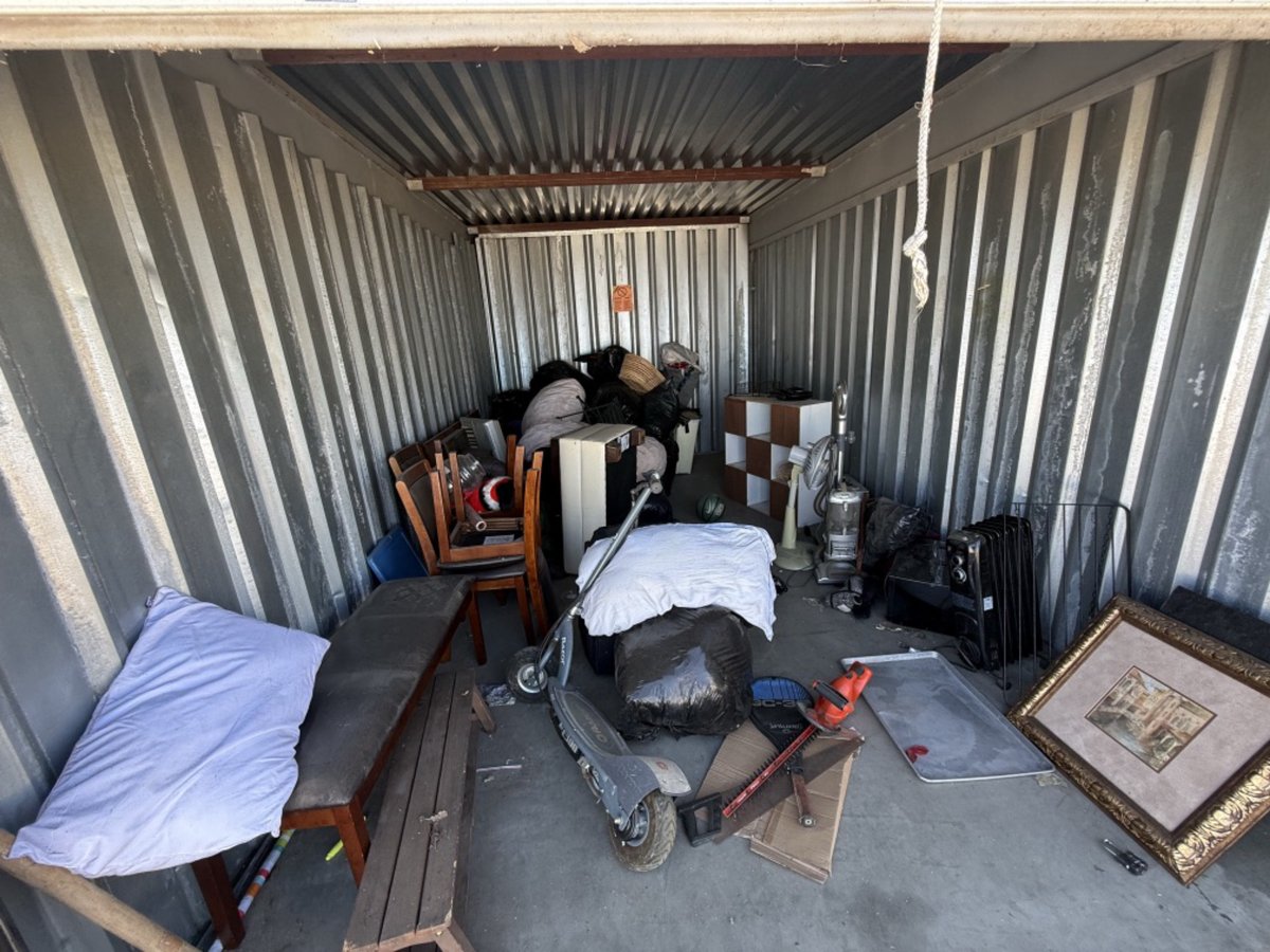 10 x 18 storage unit in Victorville, CA