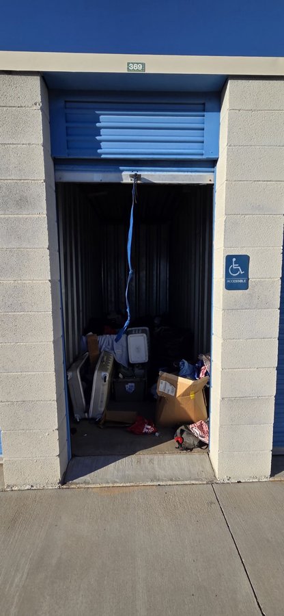 5 x 12 storage unit in Victorville, CA