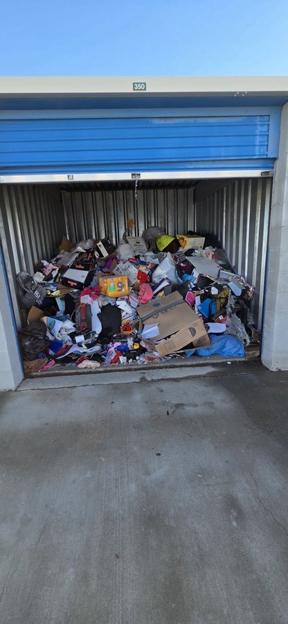 10 x 12 storage unit in Victorville, CA