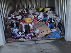 10 x 12 storage unit in Victorville, CA