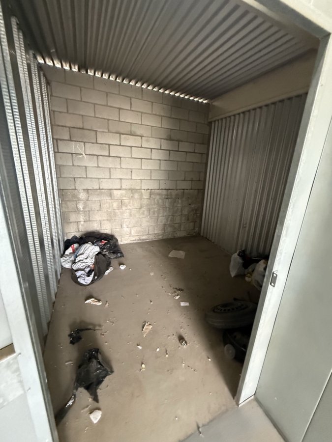 10 x 10 storage unit in Victorville, CA