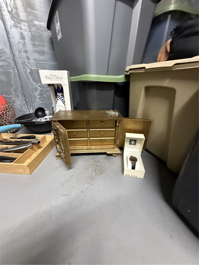 5 x 10 storage unit in Wayne, NJ