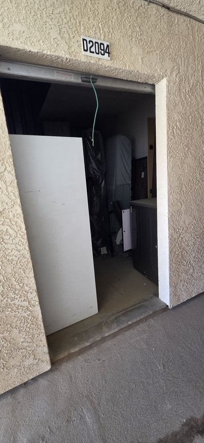 10 x 10 storage unit in Apple Valley, CA