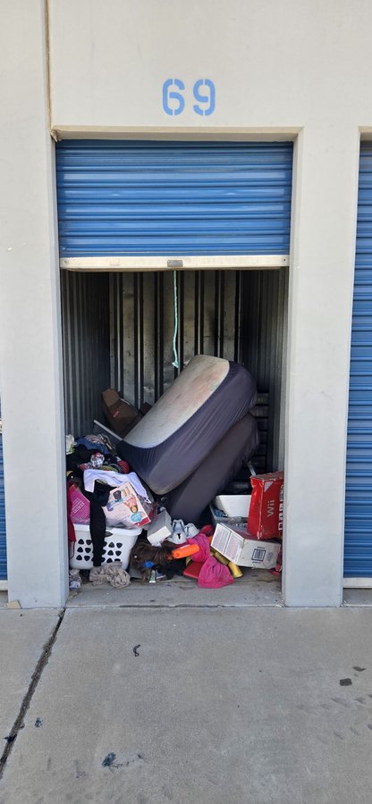 5 x 10 storage unit in Victorville, CA