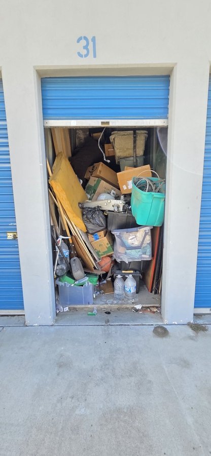 5 x 10 storage unit in Victorville, CA