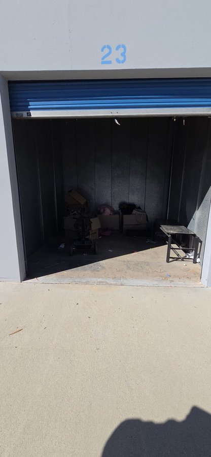 10 x 10 storage unit in Victorville, CA