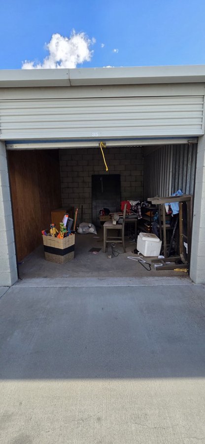 10 x 17 storage unit in Apple Valley, CA