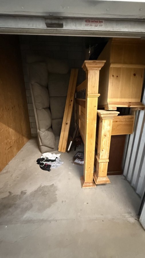 8 x 9 storage unit in Apple Valley, CA