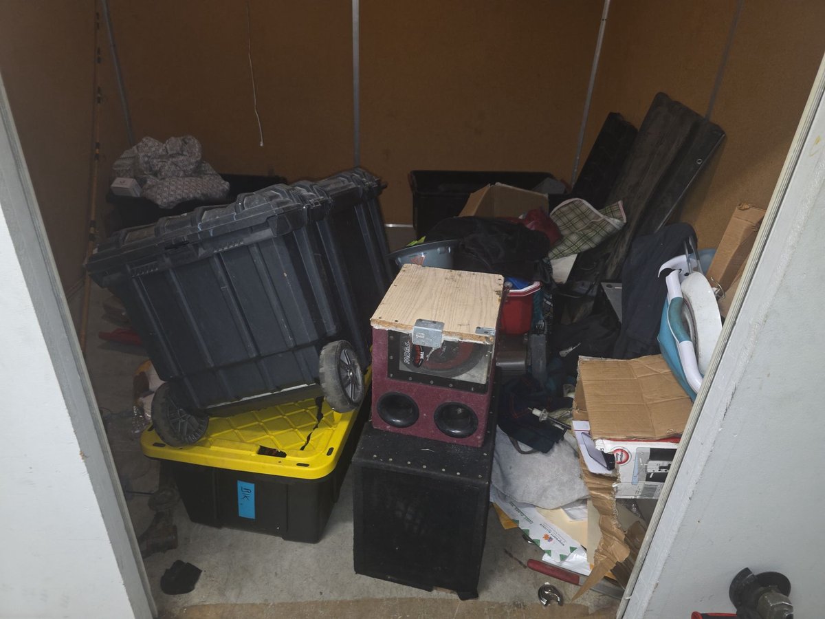 10 x 10 storage unit in Alameda, CA