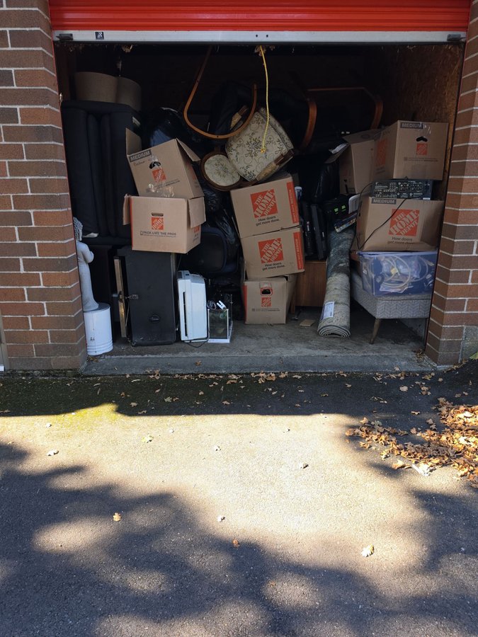 10 x 10 storage unit in Beaverton, OR