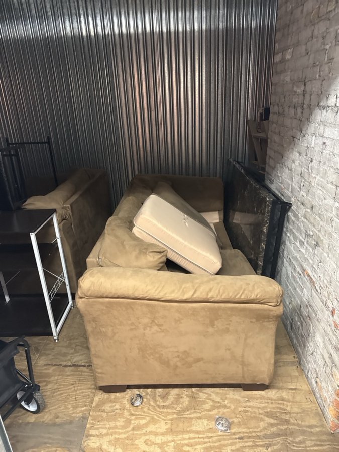 10 x 10 storage unit in Baltimore, MD