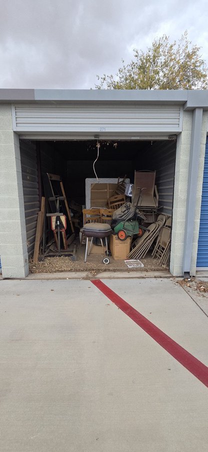 10 x 18 storage unit in Apple Valley, CA