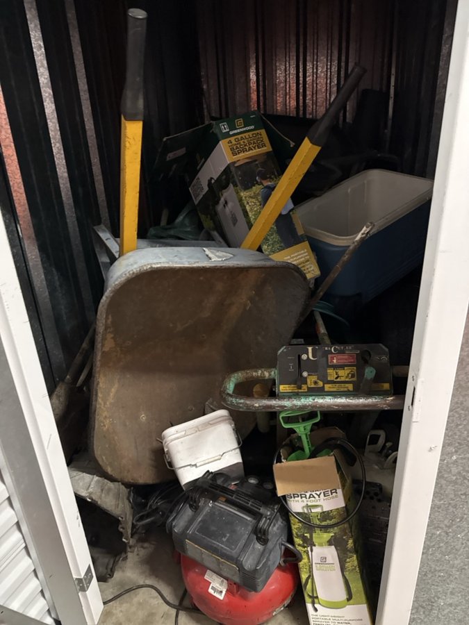 5 x 10 storage unit in Baltimore, MD