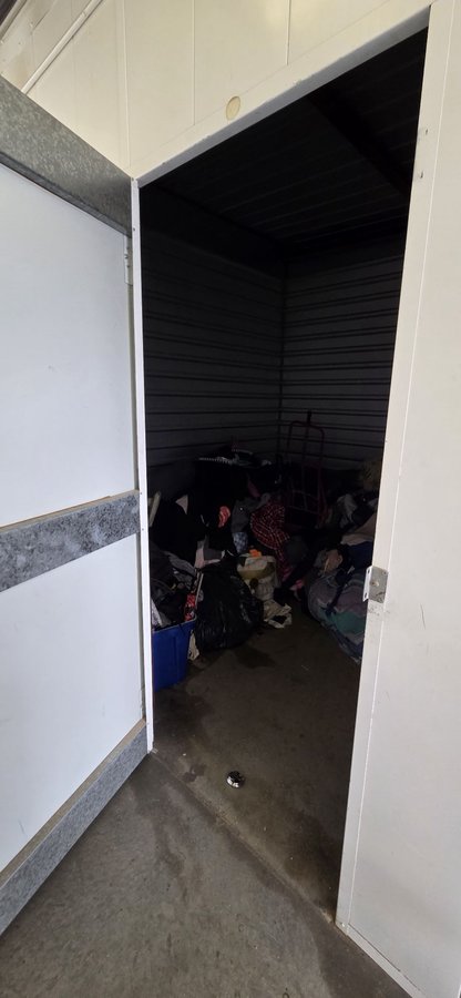 10 x 10 storage unit in Apple Valley, CA