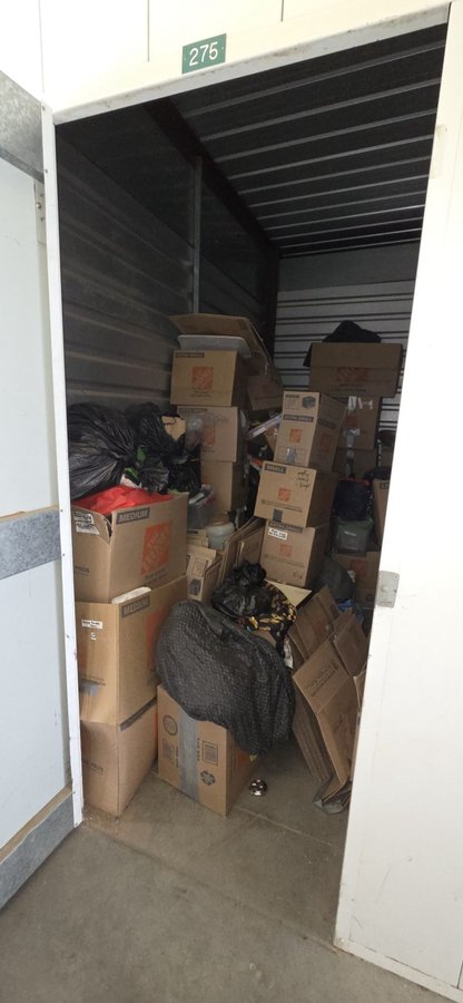 10 x 10 storage unit in Apple Valley, CA