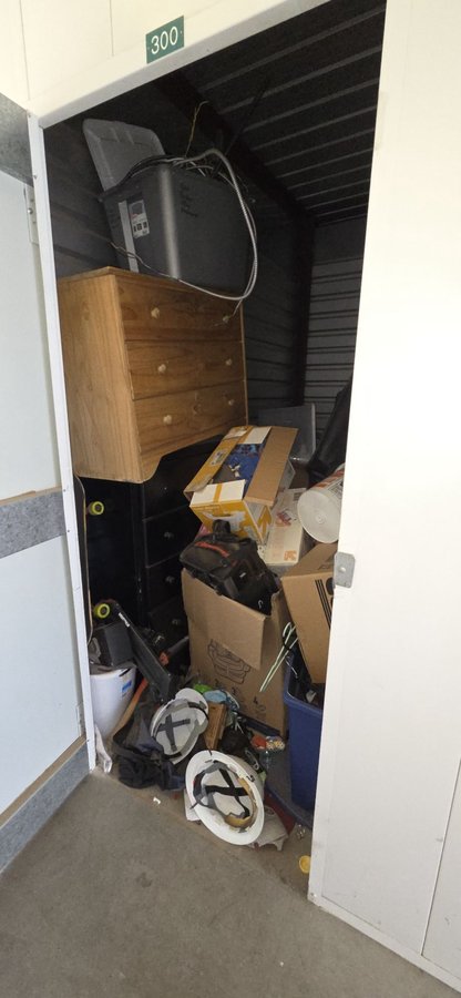 10 x 10 storage unit in Apple Valley, CA