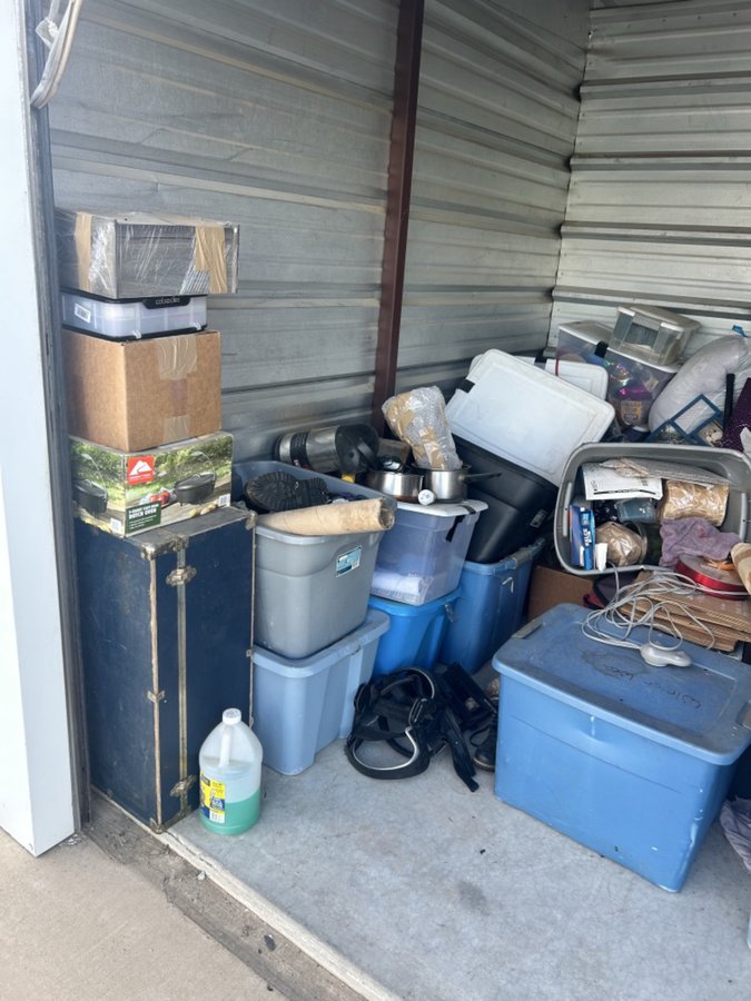 10 x 10 storage unit in Hesperia, CA