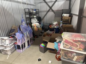 10 x 15 storage unit in Pasadena, MD