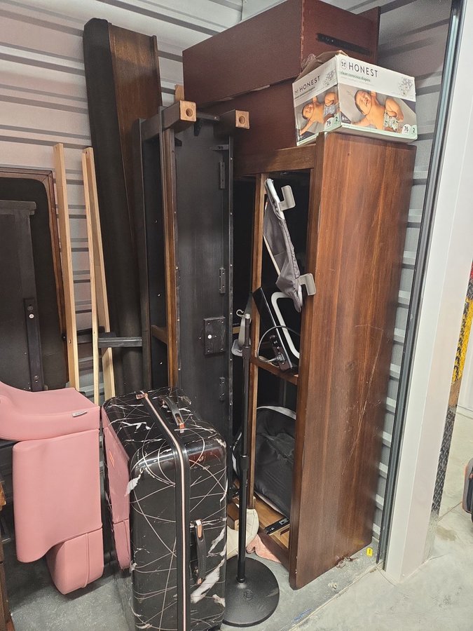 10 x 5 storage unit in Pasadena, MD