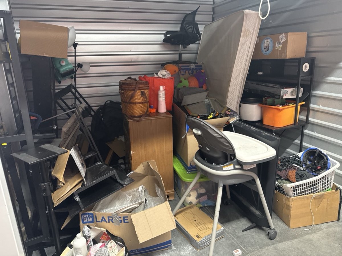 10 x 10 storage unit in Pasadena, MD