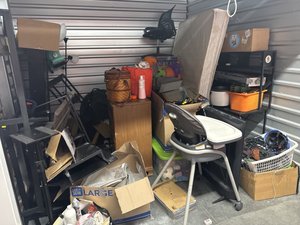 10 x 10 storage unit in Pasadena, MD