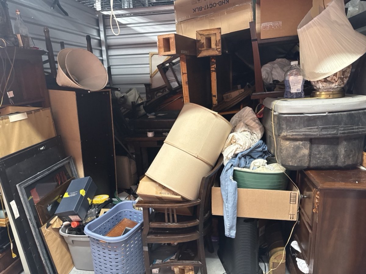 10 x 10 storage unit in Pasadena, MD
