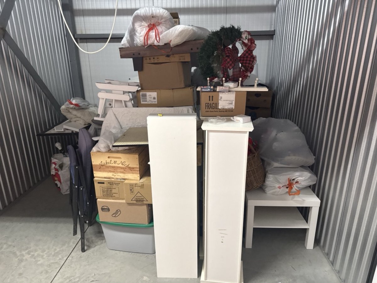 10 x 10 storage unit in Pasadena, MD