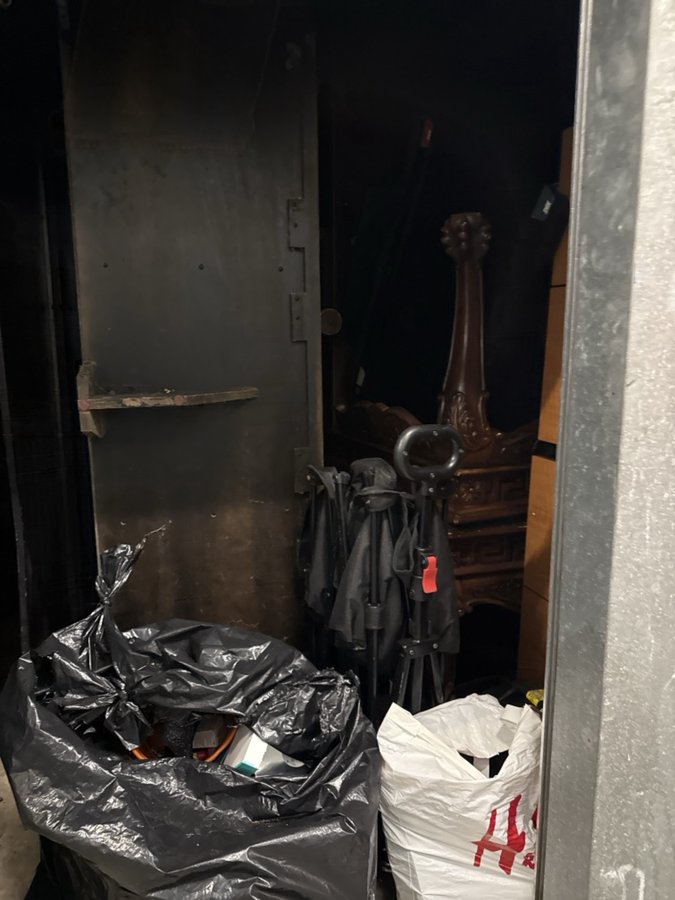 10 x 10 storage unit in Baltimore, MD